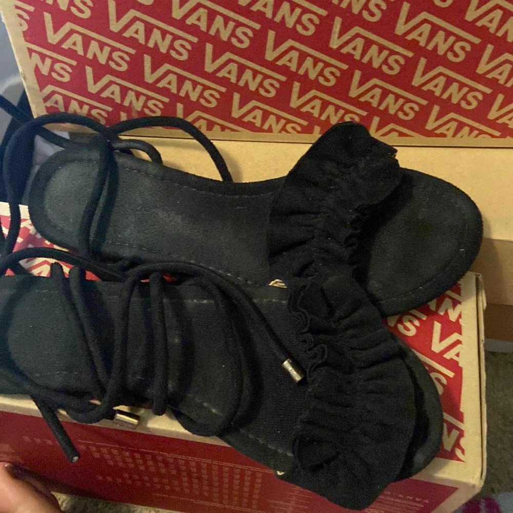 Flat sandals
